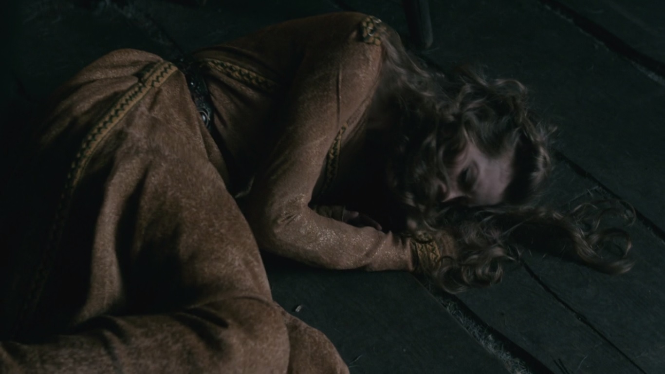 ragnar takes his anger out on aslaug 